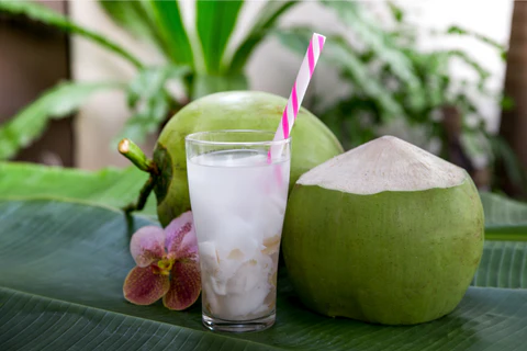 Minum Air Kelapa Selepas Divaksin Punca Vaksin Tak Lut? Mitos Atau Fakta